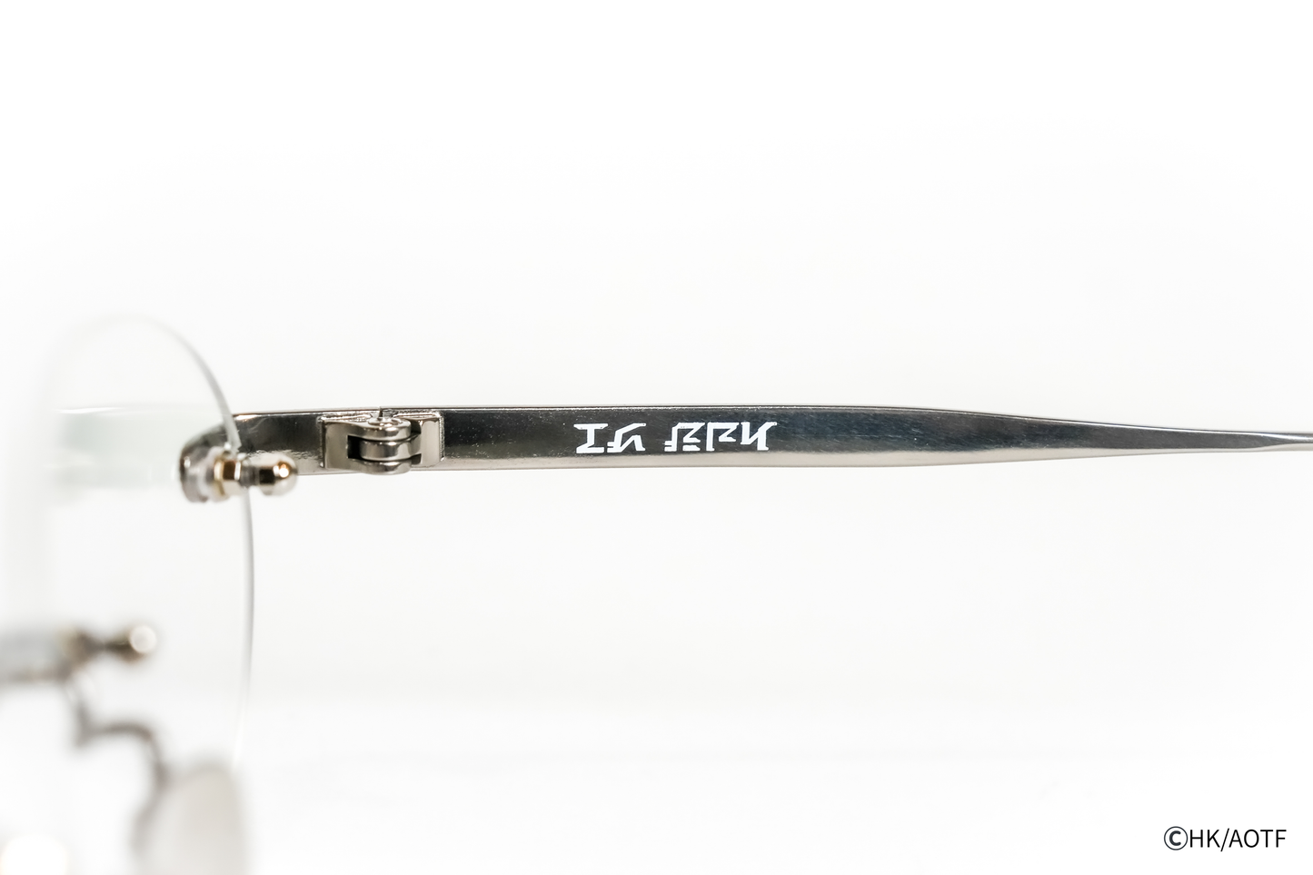 TVアニメ『進撃の巨人』コラボレーションアイウェア 【ハンジ・ゾエ】モデル