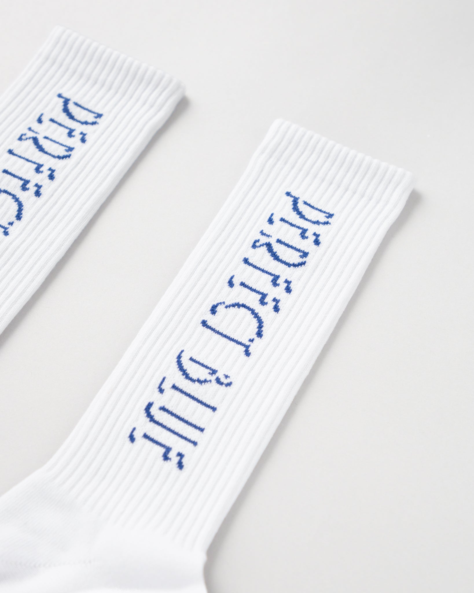 PERFECT BLUE』ソックス ロゴステッカー付 ホワイト – Filmarks Store